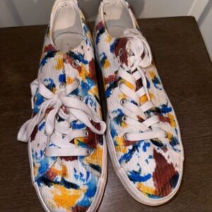 Restricted Women platform tennis shoes